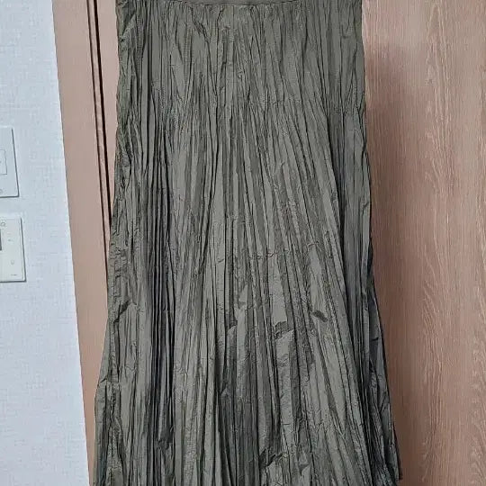 [BUNJANG] Women's High-Waisted Elastic Waist Pleated Maxi Skirt / 밴딩 롱스커트 각6천원(55~66)