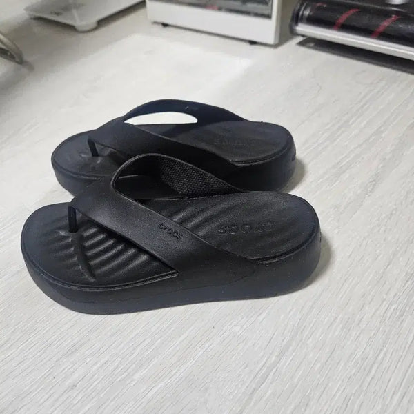 [BUNJANG] Crocs Platform Flip-Flop Sandals Black / 정품 크록스 블랙 쪼리 샌들 통굽조리