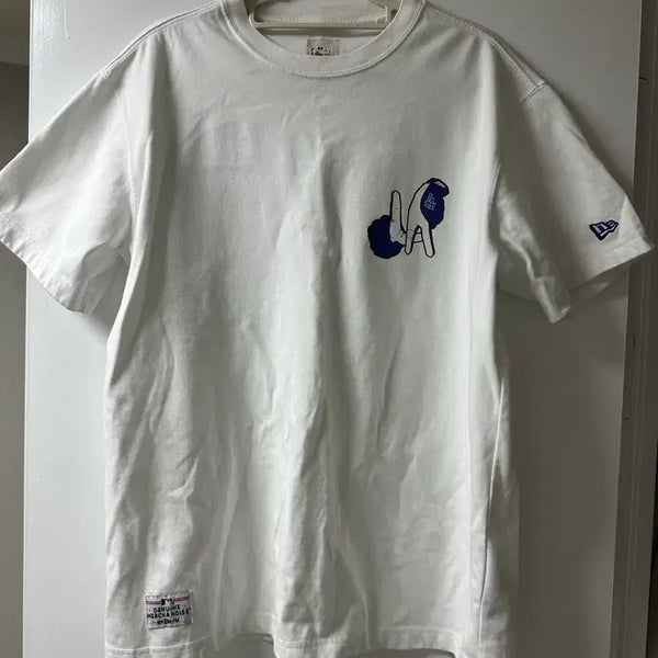 [BUNJANG] New Era LA Dodgers Hand Sign Graphic T-Shirt / 뉴에라 LA 다저스 핸드사인 그래픽 티셔츠