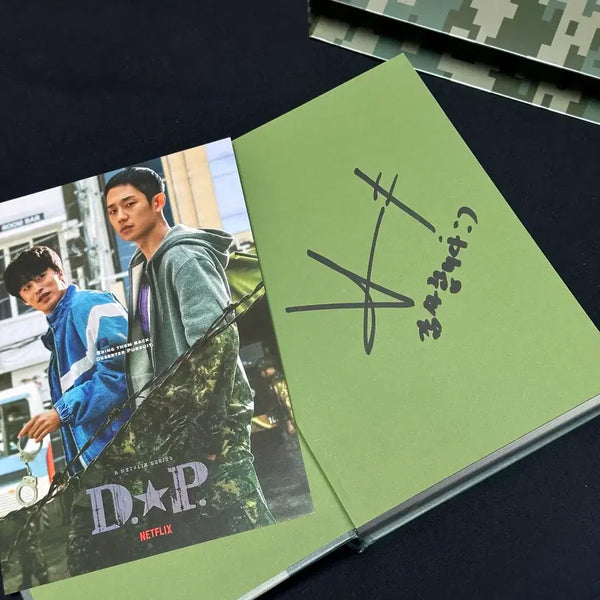 [BUNJANG] D.P. Season 1 Screenplay Book Limited Edition (100 Copies) Signed by Director / D.P. 시즌1 각본집 초판 1쇄 100부 한정 감독 사인본