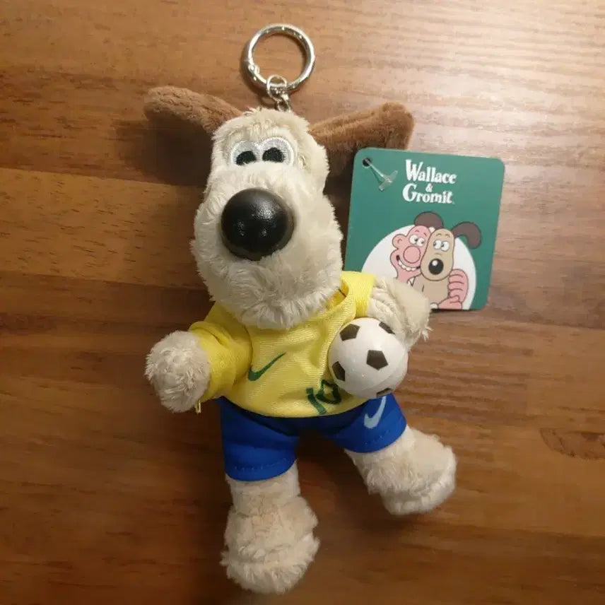 [BUNJANG] Wallace & Gromit Gromit Soccer Plush Keychain / (새상품)월레스와 그로밋 그로밋 축구 인형 키링