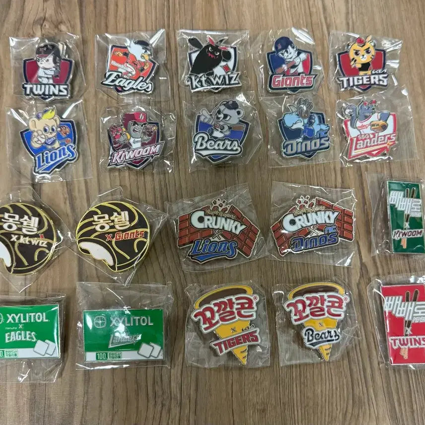 [BUNJANG] Lotte Wellfood KBO Heritage Badge & Keychain Set / 롯데웰푸드 KBO 뱃지 키링 짐색 팔아요