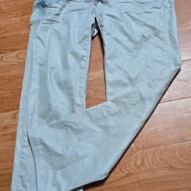 [BUNJANG] Embroidered Silver Pearl Pants / 자수은색펄바지