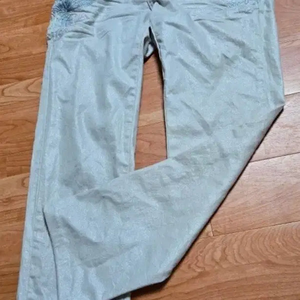 [BUNJANG] Embroidered Silver Pearl Pants / 자수은색펄바지