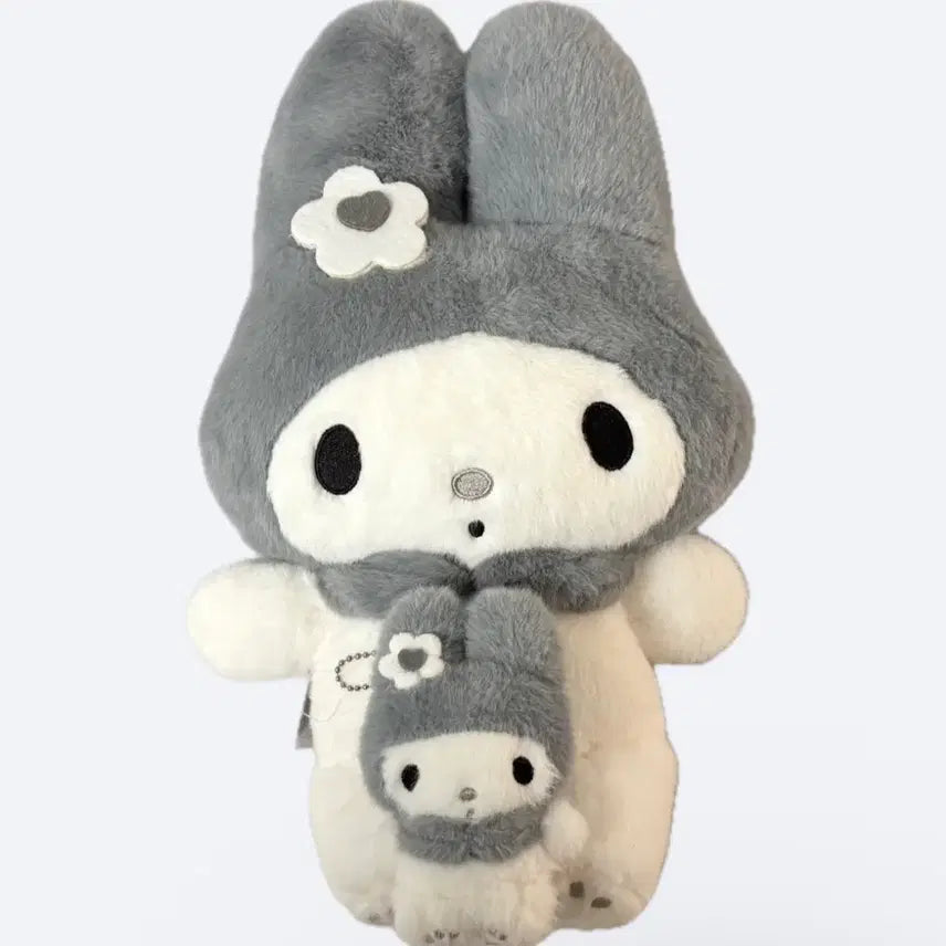 [BUNJANG] Sanrio Monotone My Melody Medium Plush & Keychain Set (New) / 정품 산리오 모노톤 마이멜로디 중형 인형, 키링 세트 (새상품)