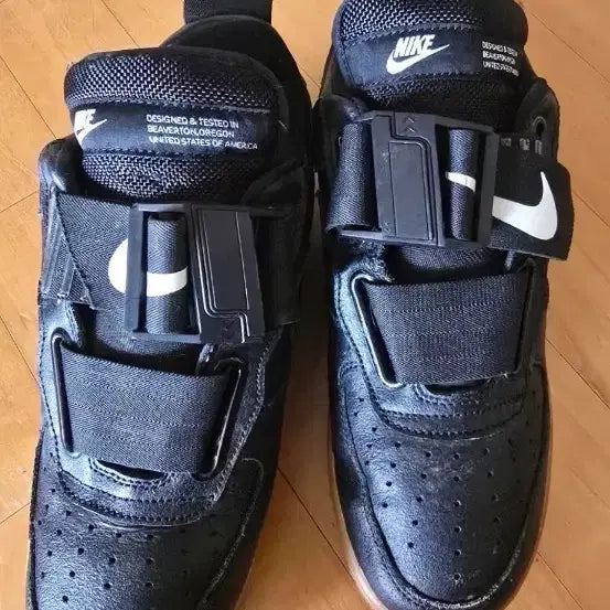 [BUNJANG] Nike Air Force 1 Utility Black Sneakers / 나이키 에어포스 1 유틸리티 블랙 검