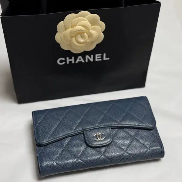 [BUNJANG] Chanel Caviar Classic Flap Medium Wallet Blue Silver Hardware / 급매) 정품 샤넬 캐비어 클래식 장지갑 블루 은장 19번대