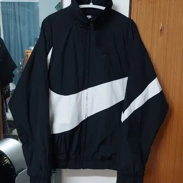 [BUNJANG] Nike Swoosh Men's Bomber Jacket / 나이키 스우시 남성 점퍼. 95