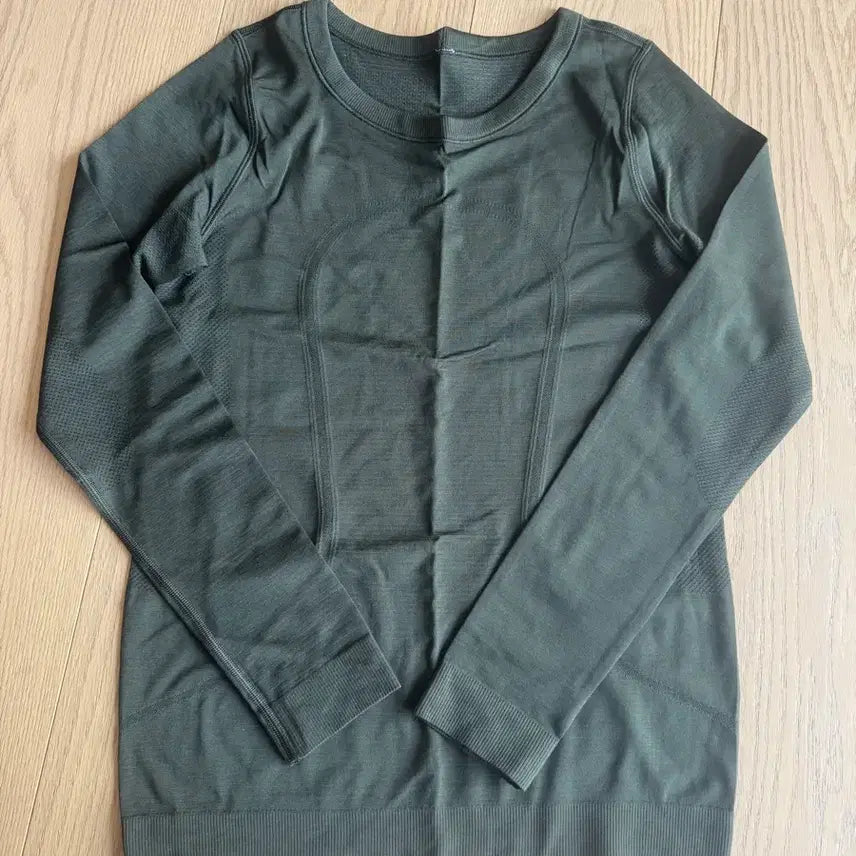 [BUNJANG] Lululemon Long Sleeve Top Size 4 / 룰루레몬 긴팔티 4사이즈