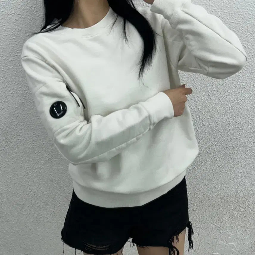 [BUNJANG] CP Company Side Logo White Sweatshirt M / CP컴퍼니 사이드와펜 화이트 맨투맨 M