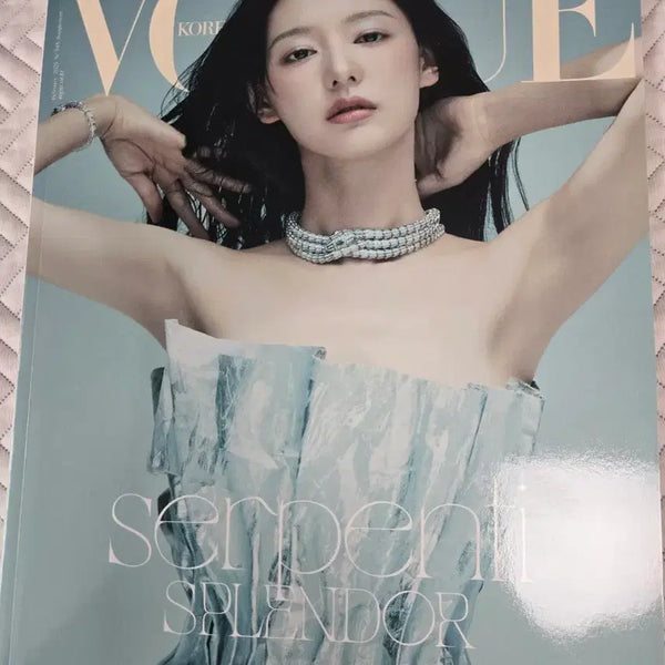 [BUNJANG] Vogue Bvlgari Jewelry Book Kim Ji-won Photo Book 2025 / 2025 보그 불가리 쥬얼리북 김지원화보
