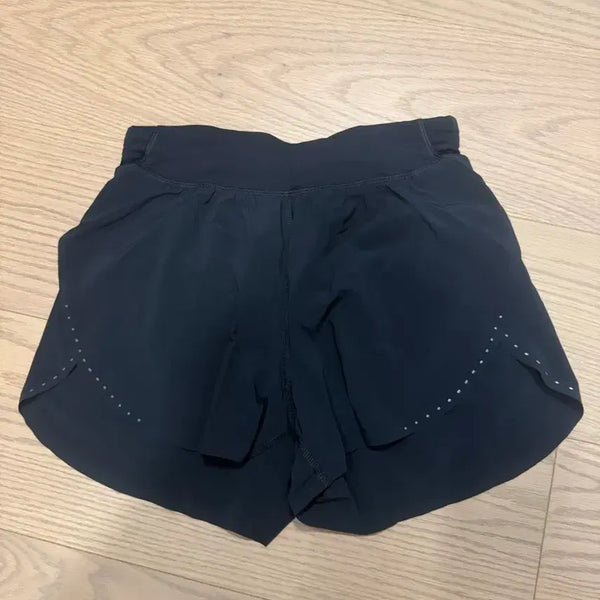 [BUNJANG] Lululemon Running Shorts Size 4 Black / 룰루레몬 러닝 쇼츠 4사이즈
