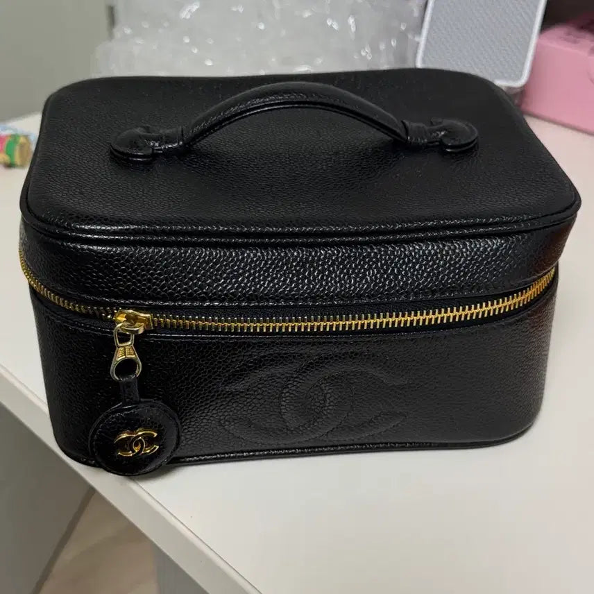 [BUNJANG] Chanel Vintage Black Caviar Cosmetic Vanity Bag / 샤넬 빈티지 블랙 캐비어 코스메틱 베니티 백 14번대