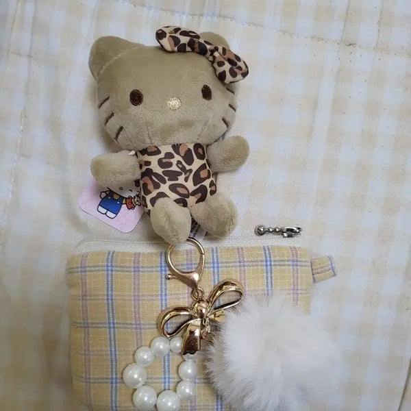 [BUNJANG] Hello Kitty Leopard Charm Keychain and Pearl Charm Keychain Set / 헬로키티 레오파드 키링과 진주참 키링