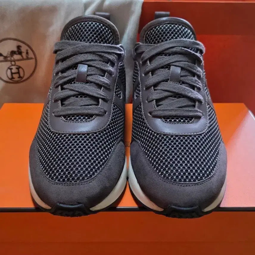 [BUNJANG] Hermès Men's Sneakers Grey-Brown Size 41.5 / 에르메스 남성 스니커즈 그레이브라운 41.5 (정품)