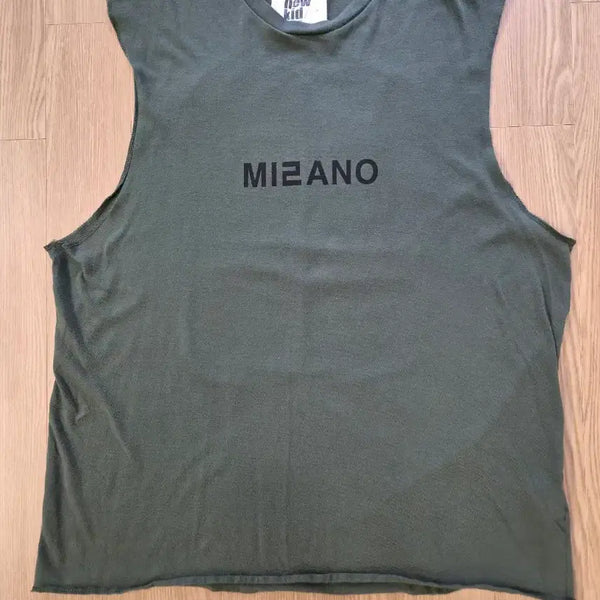 [BUNJANG] Nohant Love City Sleeveless Top Khaki / 노앙(nohant) 러브시티 나시 슬리브리스 카키