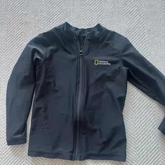 [BUNJANG] National Geographic Kids Rash Guard Black 130 / 내셔널지오그래픽 키즈 래쉬가드 블랙130