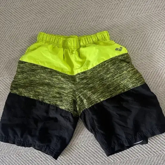 [BUNJANG] Arena Two-Tone Fluorescent Black Swim Shorts / 아레나 수영복 반바지 2톤 형광검정