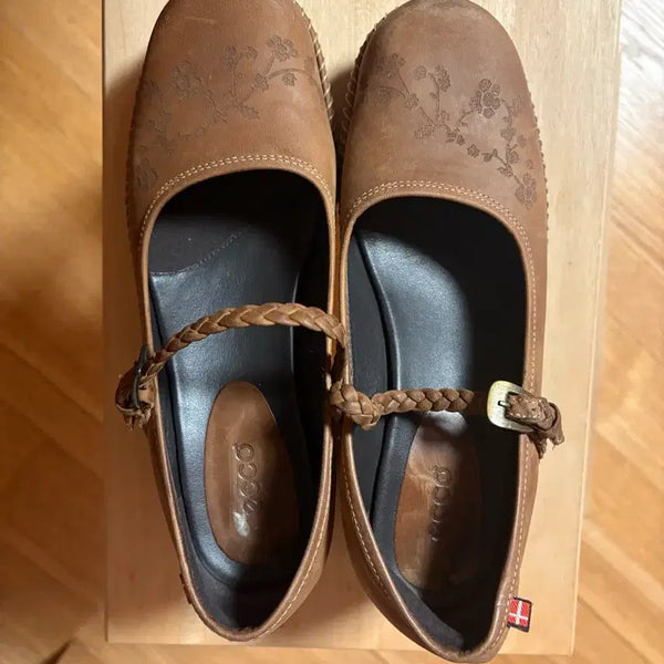 [BUNJANG] Eco Flora Pattern Strap Flat Shoes - Brown / 에코 플로라 패턴 스트랩 플랫 슈즈 브라운