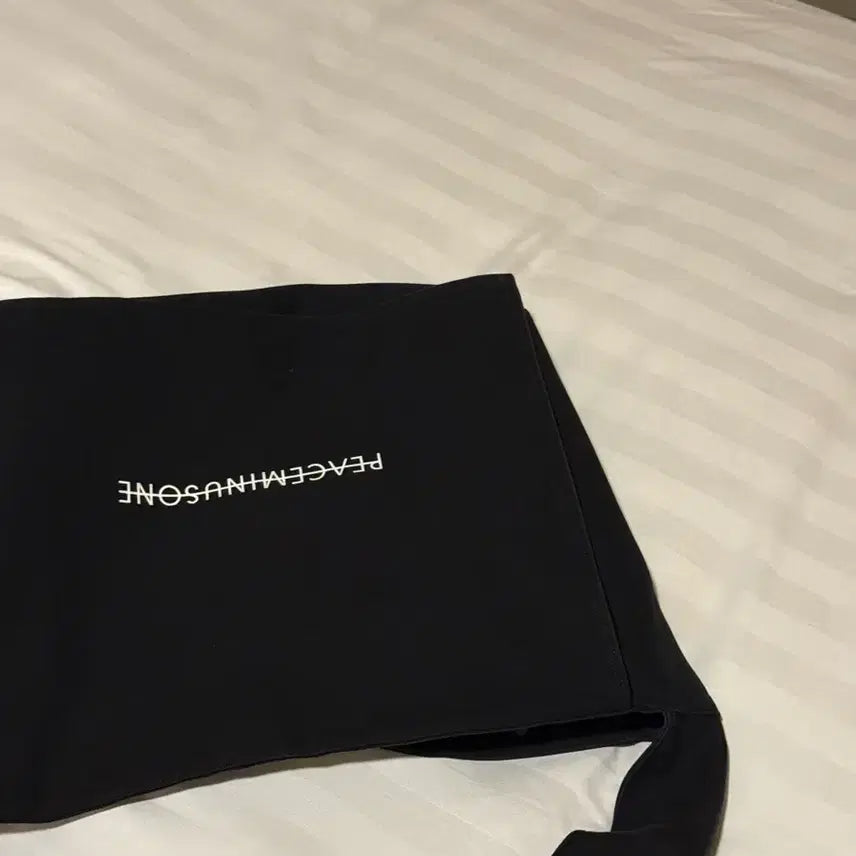 [BUNJANG] PEACEMINUSONE Messenger Bag / 피스마이너스원 메신저백