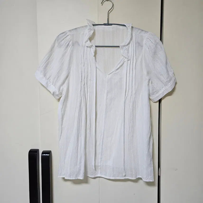 [BUNJANG] Ganaesra Tia Frill Short Sleeve Blouse / 가내스라 티아 프릴 반팔 블라우스(정가3.9)