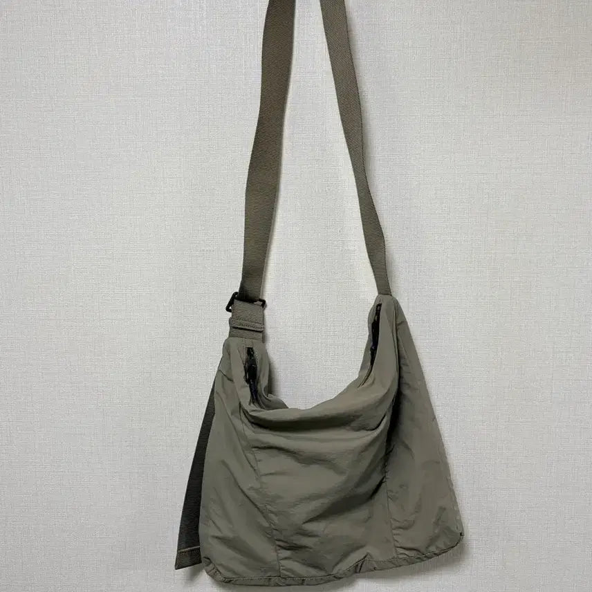 [BUNJANG] Zara Nylon Crossbody Bag Khaki / 자라 나일론 크로스백