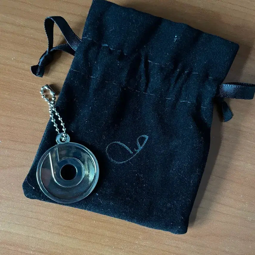 [BUNJANG] BLACKPINK Jennie Beats Popup Keychain Charm & Pouch Set / 블랙핑크 제니 비츠 팝업 키링 참과 파우치