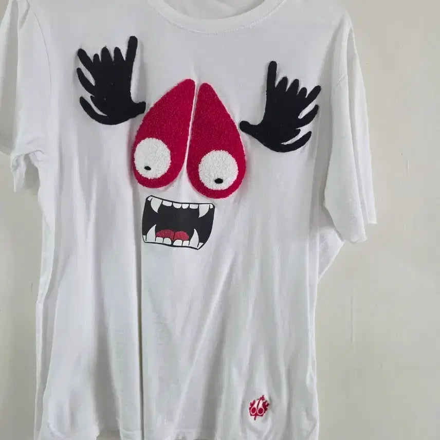 [BUNJANG] MooSooKnuckle White Character Printing Sweatshirt M / 무스너클 맨투맨 화이트 캐릭터 프린팅