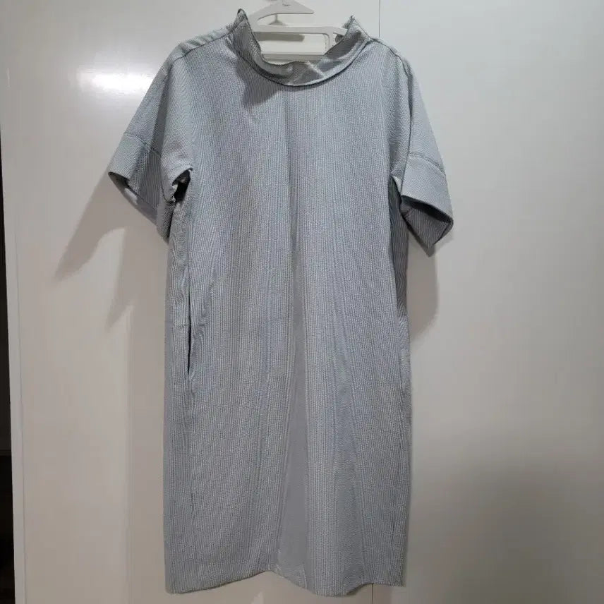 [BUNJANG] The Izzat Striped High-Neck Short-Sleeve Dress / 더아이잗 스트라이프 반팔 넥 원피스