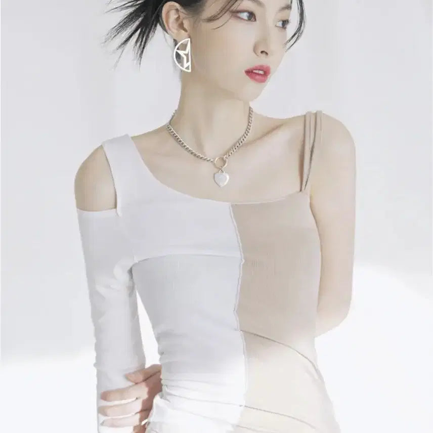 [BUNJANG] Urban Dress Asymmetrical Sleeve T-Shirt / 새상품 어반드레스 언발란스 슬리브 티셔츠 반팔