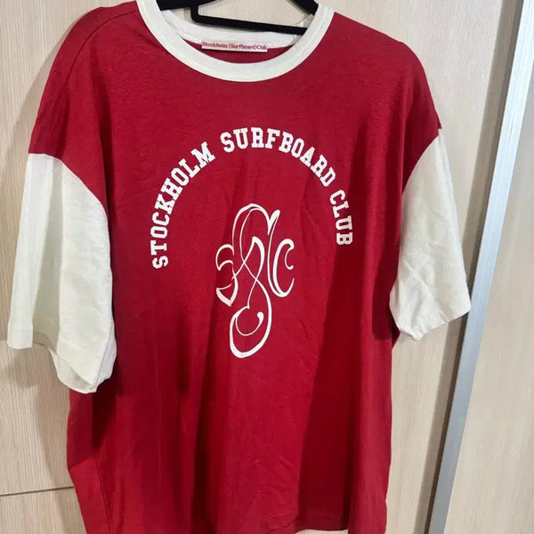 [BUNJANG] Stockholm Syndrome Club Red Short-Sleeve T-Shirt / 스톡홀름 서프보드 클럽 반팔티 레드