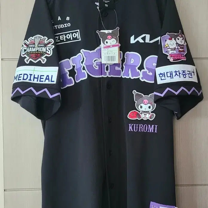 [BUNJANG] KIA Tigers Kuromi Collaboration Authentic Baseball Jersey / KIA 타이거즈 쿠로미 콜라보 어센틱 유니폼
