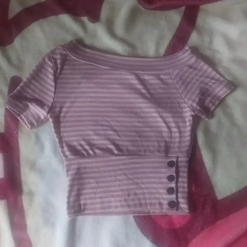 [BUNJANG] Zigzag Stripe Button Slit Off-Shoulder Short Sleeve Top / 지그재그 스트라이프 단추 트임 오프숄더 반팔
