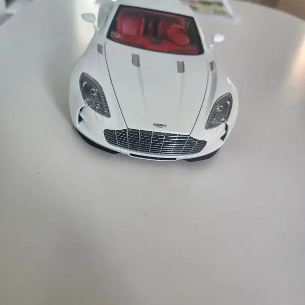[BUNJANG] Aston Martin ONE-77 1:18 Scale Model Car / 애스턴마틴 ONE-77 1:18 모형자동차
