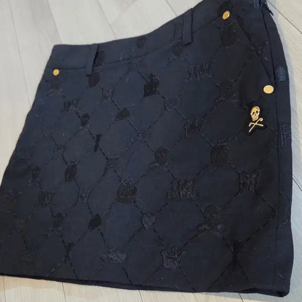 [BUNJANG] Mark &ロナ Skull Pattern Quilting Golf Skirt 36 / 마크앤로나 스컬 패턴 퀼팅 골프 스커트36