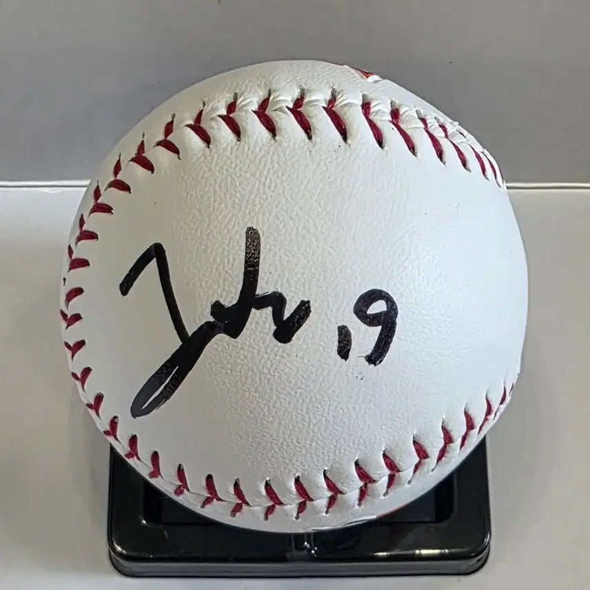 [BUNJANG] Winwin Hanwha Logo Ball Autographed Ball / 왕옌청 한화 로고볼 싸인볼