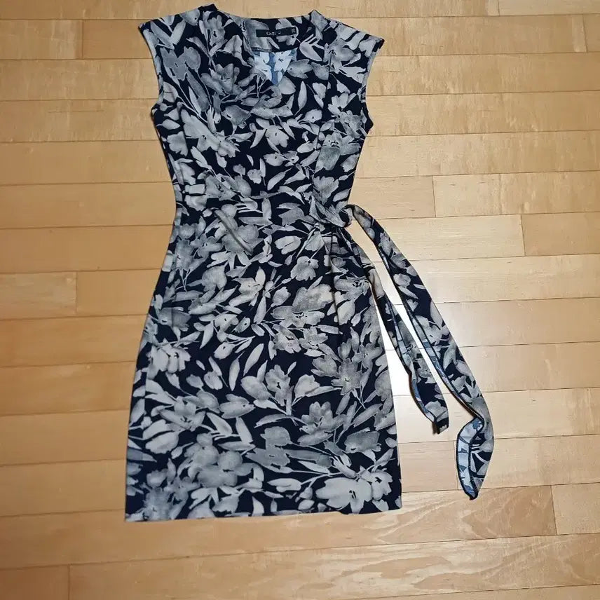 [BUNJANG] CHEEU Floral Pattern Mini Dress Size 36 / CHEEU 미니원피스 판매합니다