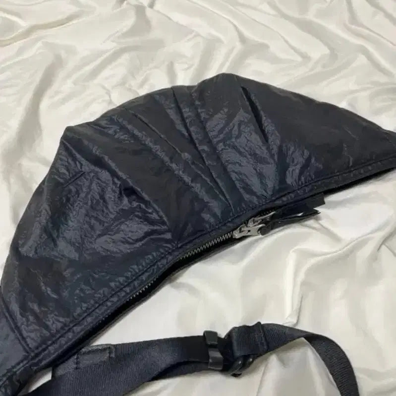 [BUNJANG] Polîtelur X Worldswild Movement Calfskin Black Nylon Bag / 폴리테루 X 월스와일 무브먼트 카프백 블랙 나일론