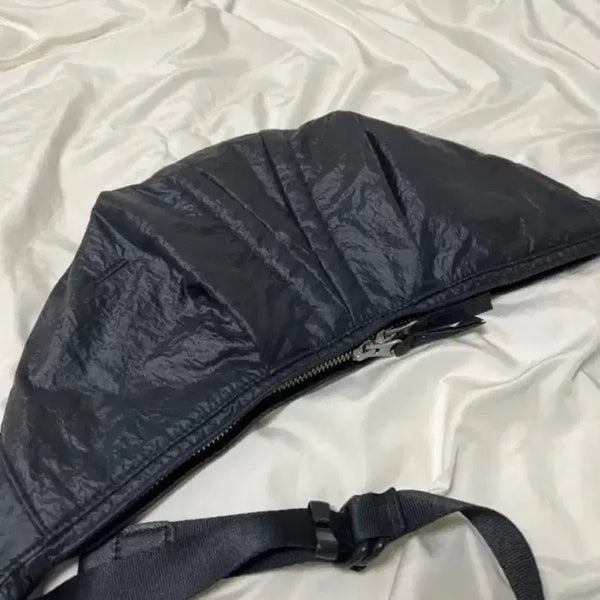 [BUNJANG] Polîtelur X Worldswild Movement Calfskin Black Nylon Bag / 폴리테루 X 월스와일 무브먼트 카프백 블랙 나일론