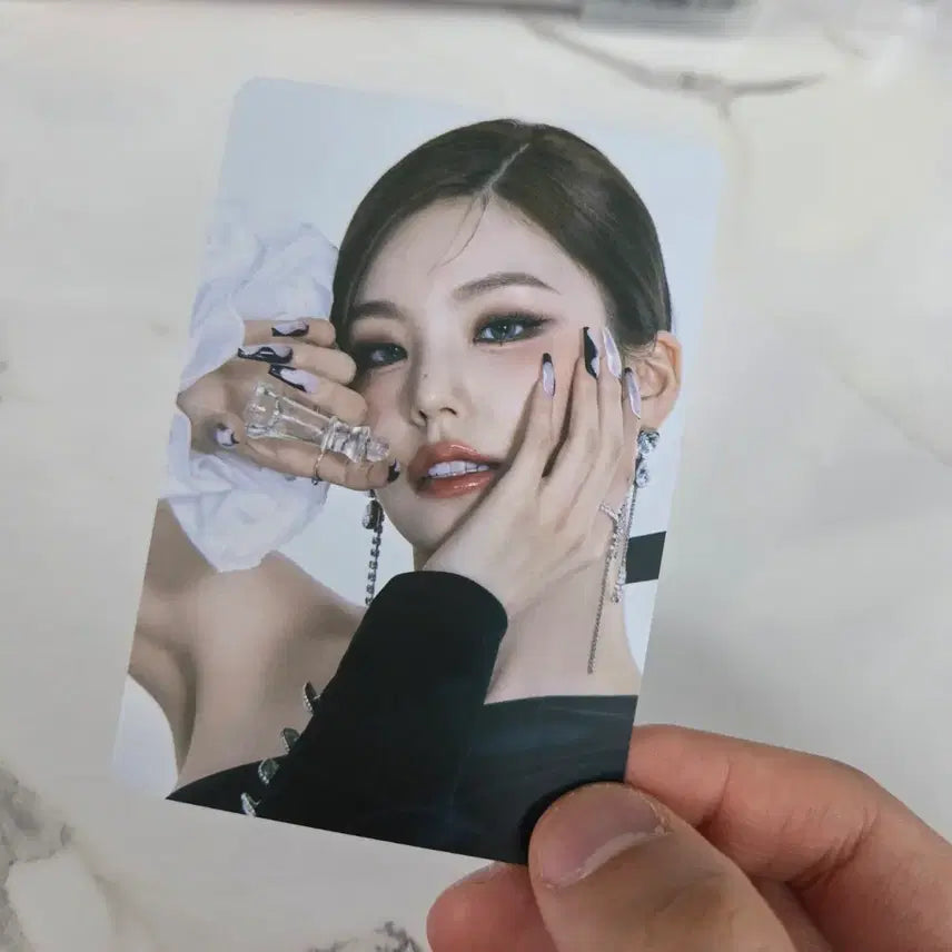 [BUNJANG] ITZY Yeji Oversized Photocard / 있지 itzy 예지 포토카드