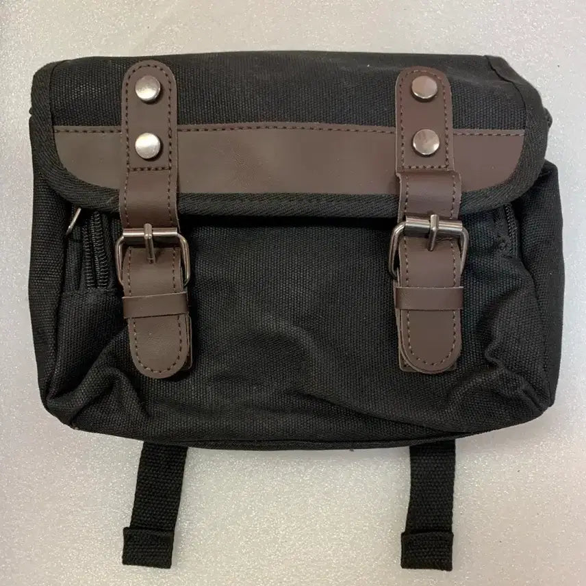 [BUNJANG] Vintage Style Black Canvas Crossbody Bag with Leather Details / 빈티지 스타일 블랙 크로스백