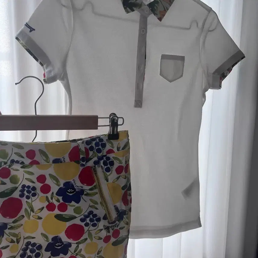 [BUNJANG] Louis Castel Women's Golf Wear Set - White Top (Size 90) & Patterned Skirt (Size 64) / 루이까스텔 여성 골프웨어 상하의 세트 (상의 90, 하의 64) 55