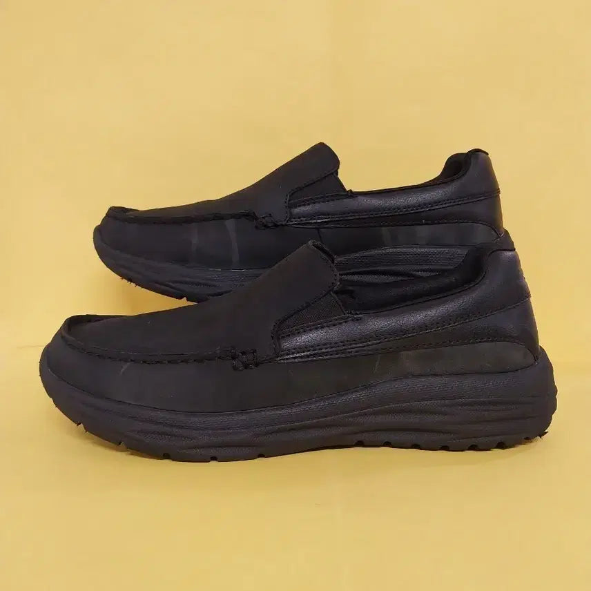 [BUNJANG] Skechers Men's Leather Slip-on Sneakers / 남성 스케쳐스 운동화 (255)