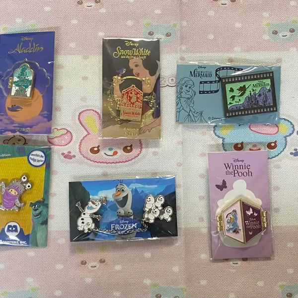 [BUNJANG] Disney Hinged Pin Set (Aladdin, Snow White, Pooh, Monsters, Inc.) / 디즈니 경첩 뱃지 (인어공주,알라딘,백설공주,올라프,푸,몬스터주식회사)