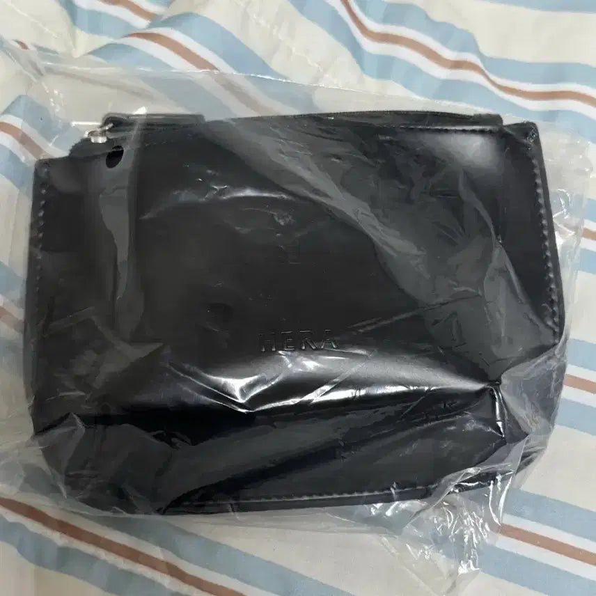 [BUNJANG] Sealed Hera Black Iconic Pouch / 미개봉 헤라 블랙 아이코닉 파우치
