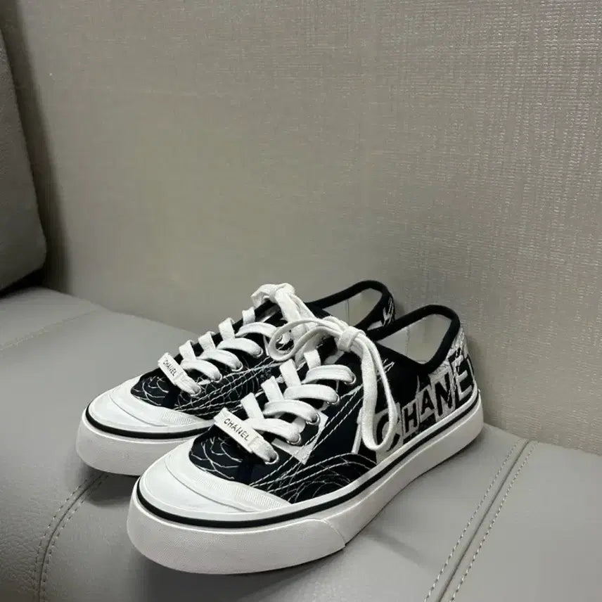 [BUNJANG] Chanel Camellia Embroidery Low Sneakers / 최상급) 샤넬 까멜리아 자수 로우 스니커즈 35.5