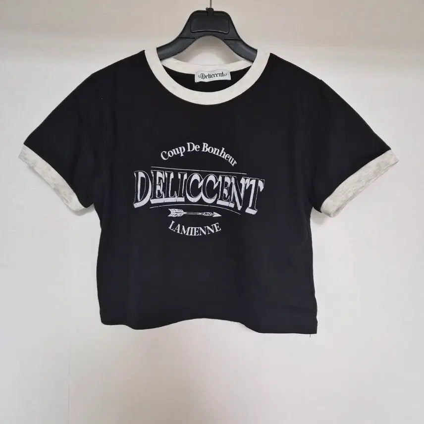 [BUNJANG] Delisent Black Cropped Short-Sleeve T-Shirt (Free Size) / 델리센트 블랙 크롭 반팔
