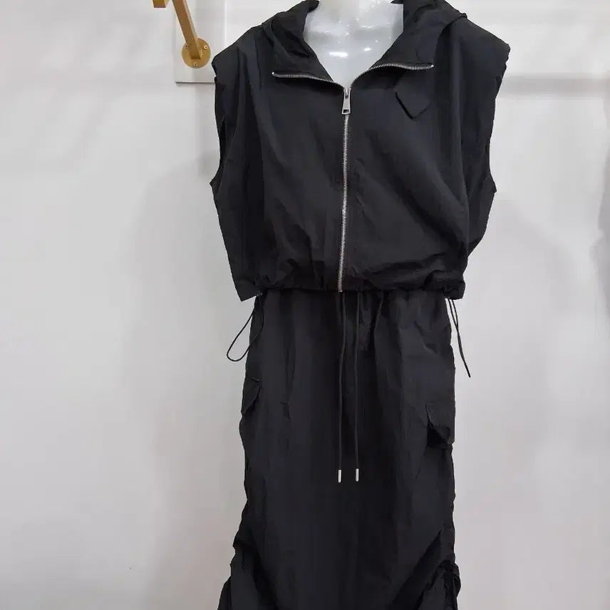 [BUNJANG] Black Hooded Sleeveless Jumper and Long Skirt Set / 블랙 후드 민소매 점퍼.+ 롱 스커트 세트