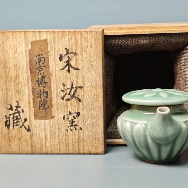 [BUNJANG] Nanjing Museum Collection Song Ru Kiln Celadon Lotus Leaf Design Water Dropper / 남경박물원장 북송 송여요 청자 연판문 연형 수주 중국도자기 골동품