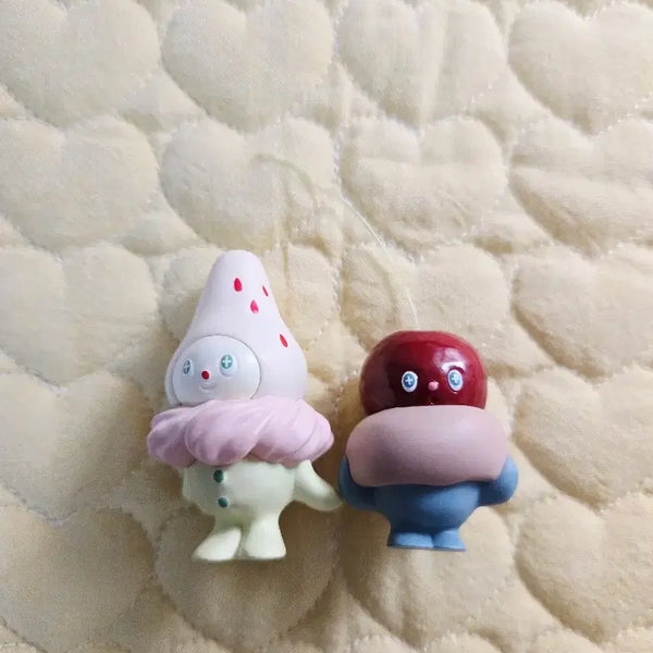 [BUNJANG] Boiboi Sweets Art Toy Cherry & White Strawberry Shortcake (Set of 2) / (2개일괄) boiboi 스위츠아트토이 체리, 화이트딸기생크림